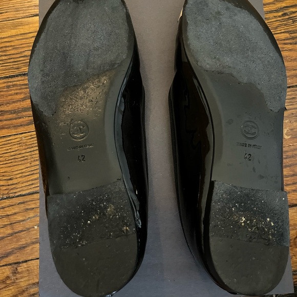 CHANEL Black and Cream Ballet Flats - Picture 2 of 4